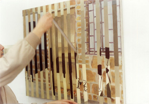 Interior con lampara caida + Puerta y fachada. Acrílico, óleo y cinta adhesiva sobre lienzo. 70 cm X 90 cm. 2001