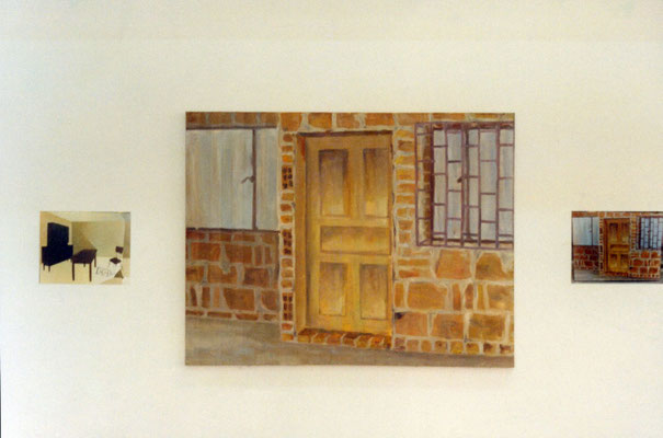 Interior con lampara caida + Puerta y fachada. Acrílico, óleo y cinta adhesiva sobre lienzo. 70 cm X 90 cm. 2001