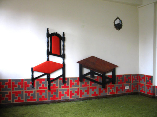 "Aún todavía. Un mobiliario paradójico". Instalación en Casa Cartel Urbano. Bogotá. 2008.