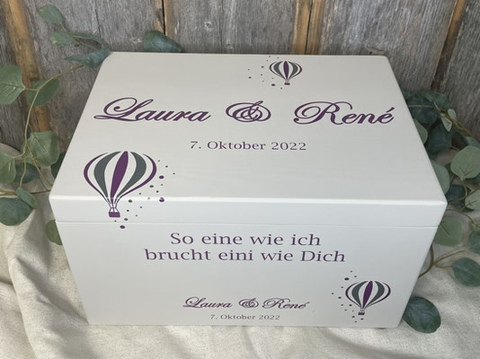 Personalisierte Erinnerungskiste aus Holz zur Hochzeit