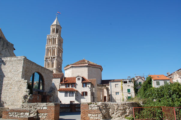 聖ドミニウス大聖堂と鐘楼