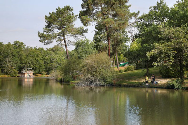 Camping with fishing lake near Bergerac