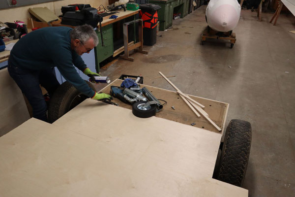 Frank bei der Arbeit an der Bodenplatte