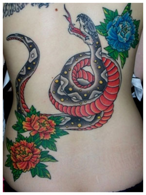 蛇に牡丹・女性刺青