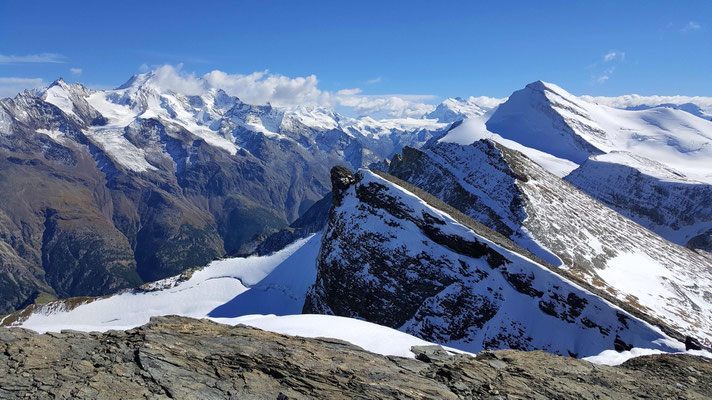 Inneres Barrhorn, dahinter Schöllihorn und Brunegghorn