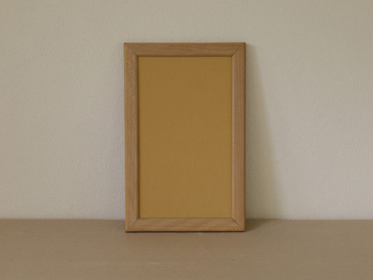 Farbtafel mit der Farbhaft-Lehmfarbe Ocker.