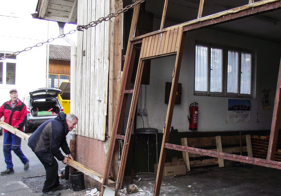 Das frühere Feuerwehrhaus bekommt ein neues Tor.