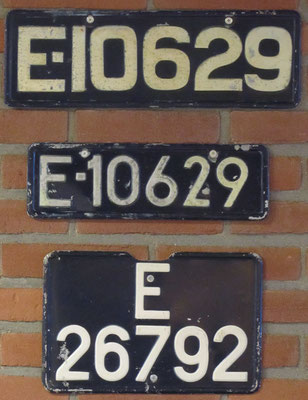 Provinciale kentekenplaten,  de letter E staat voor provincie Overijssel, 1905-1951, de bovenste zijn uitgegeven eind 1924 en de onderste begin jaren '30.
