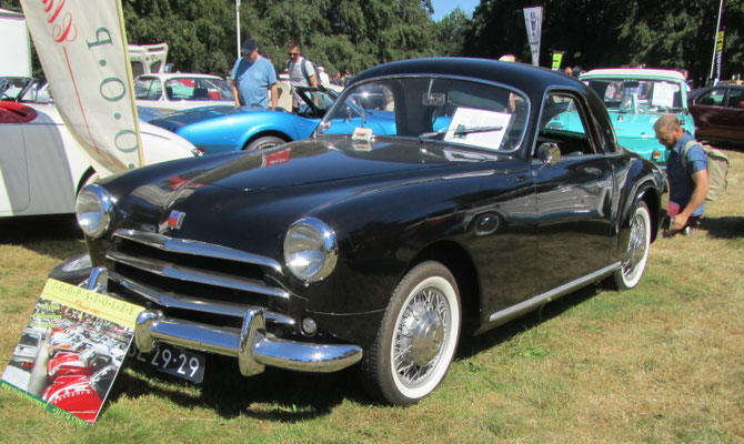 Simca 9 sport coupé uit 1952. (Concours d'Élégance 2018 Paleis Het Loo)