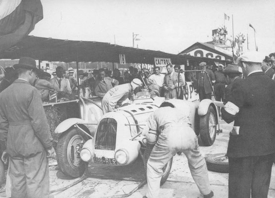 Talbot tijdens de 12 uur van Parijs op Montlhéry in 1938.