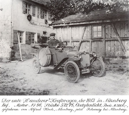 De eerste productieauto van Wanderer verscheen in 1913. De kleine wagen had achter elkaar geplaatste stoelen en kreeg de bijnaam "puppchen".