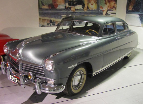 Hudson Commodore 8 uit 1948, te zien in het Louwman Museum in Den Haag.
