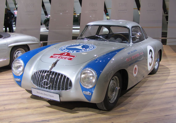 Mercedes-Benz 300 SL Rennsportwagen uit 1952. (Techno Classica 2016 in Essen)