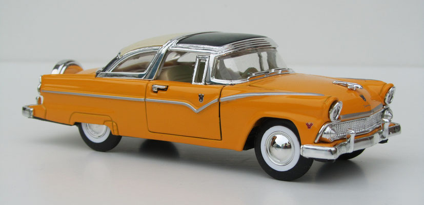 Ford Crown Victoria, 1955, schaal 1:34.