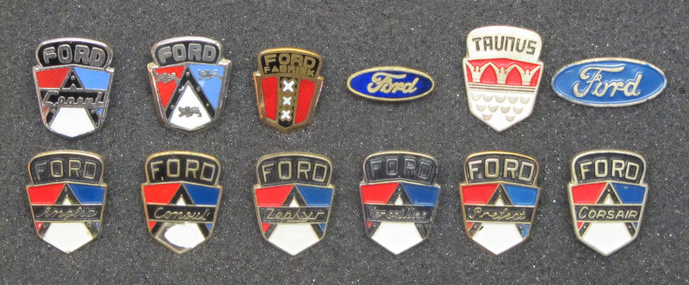 Ford speldjes, de 3 speldjes linksboven zijn geëmailleerd.