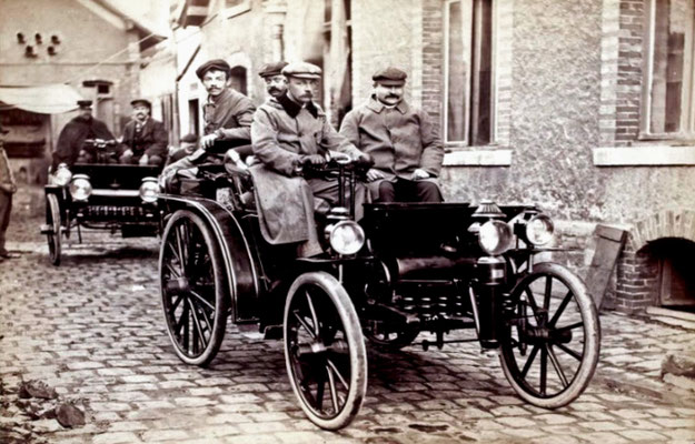 Coureur Ernest Archedeacon met een Delahaye in de Course Automobile Paris-Marseille in 1896. (foto collection Jules Beau)