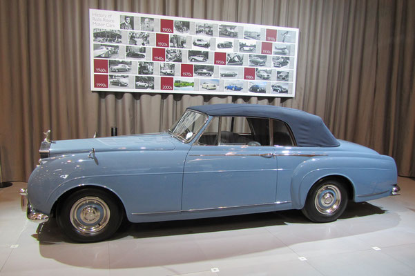 Rolls-Royce Silver Cloud I H. J. Mulliner Drophead Coupé uit 1957. (Techno Classica 2013 in Essen)