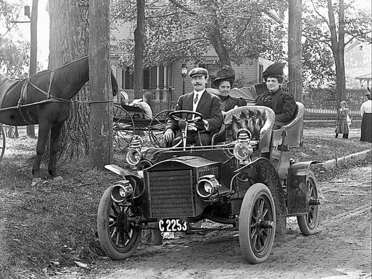 1905 Cadillac model F, single cylinder.