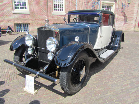 Excelsior Albert 1e uit 1927-1928 met een 5.350 cc 6-cilinder motor en een carrosserie van Snutsel uit Brussel op het Concours d'Élégance 2016 Paleis Het Loo in Apeldoorn.