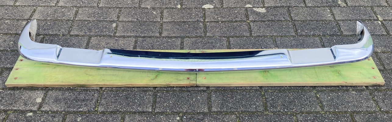 Bumper Mazda 616 1e serie,