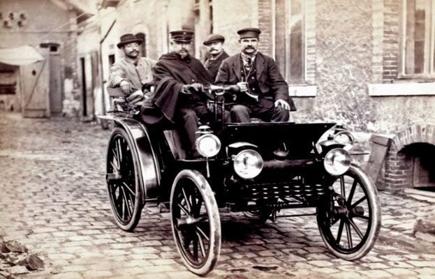 Emile Delahaye in de Course Automobile Paris-Marseille in 1896. (foto collection Jules Beau)