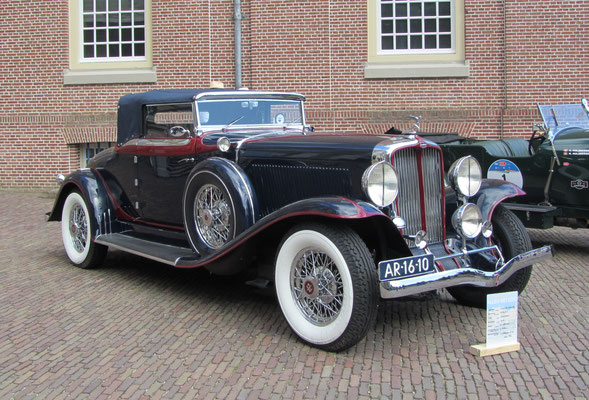 Auburn 12-161 Convertible Coupé uit 1932, 6,4 liter V12 160 pk op het Concours d'Elegance 2016 op Paleis Het Loo in Apeldoorn.