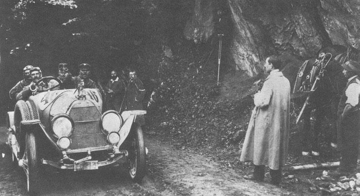 Een Austro Daimler in een Oostenrijkse Alpen-wedstrijd in 1914.