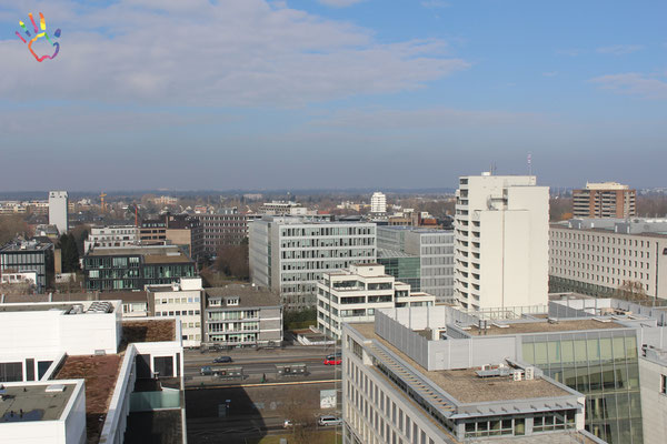 Ausblick von der 11. Etage der sturmfreien Bude über Düsseldorf