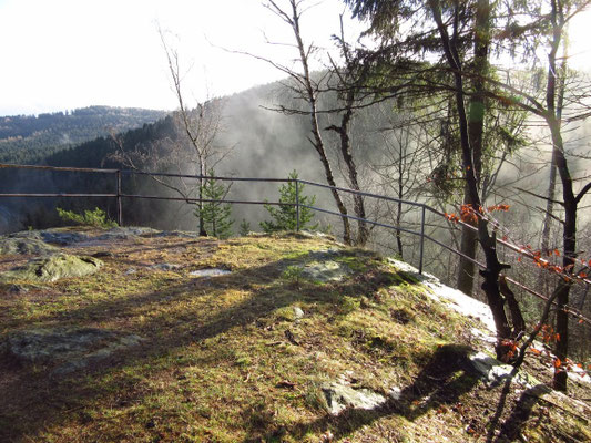 Nebelschwaden auf dem Burgstein