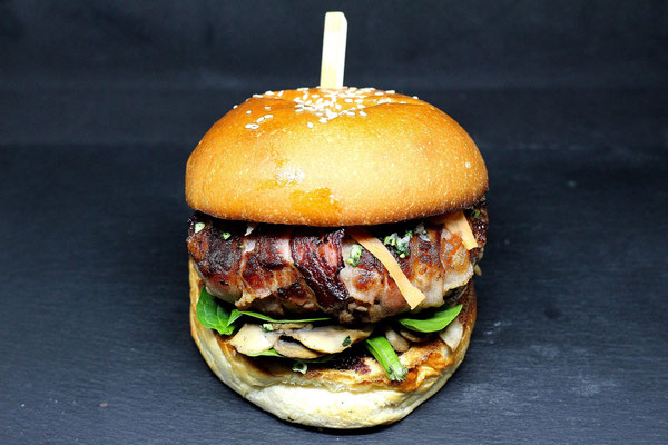 Burger gourmet fait maison avec produits frais – Motor Grill