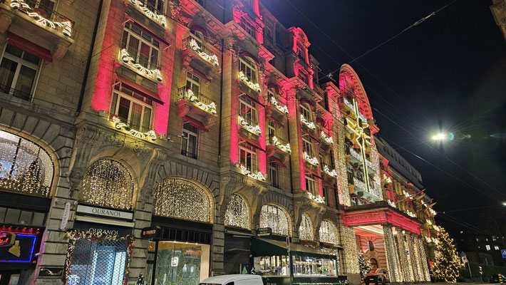 “Façade extérieure du Lausanne Palace, hôtel 5 étoiles à Lausanne (Suisse)”