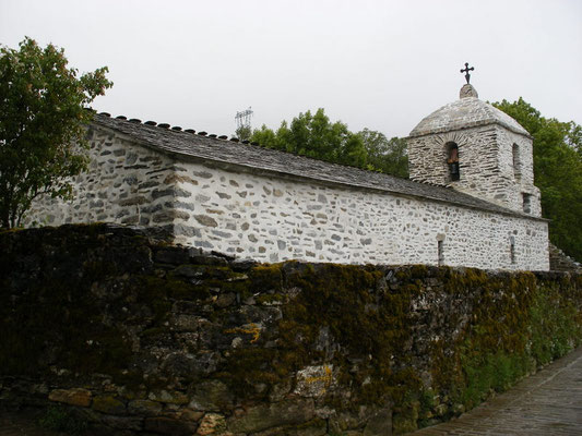 Une petite église seule