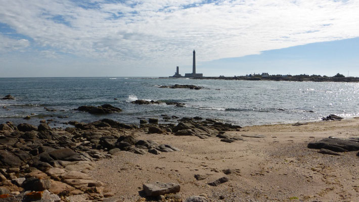 Le phare derrière nous