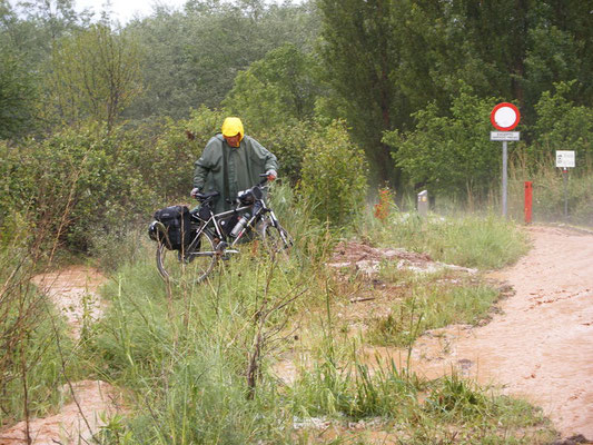 Nous sommes obligés de porter les vélos