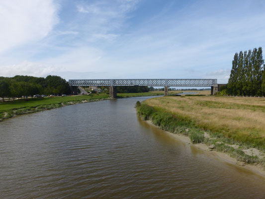 La passerelle  en arrivant à Pontaubault 