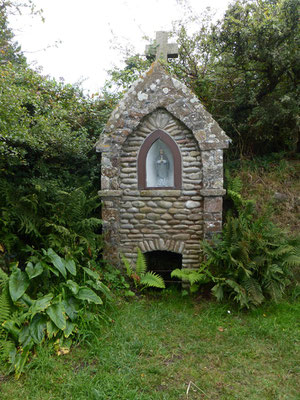 La fontaine du Bienheureux Thomas Hélye, né à Biville (1180)