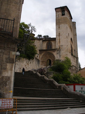 L'église où se trouve l'albergue municipal