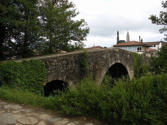 L'arrivée sur Melide, pont roman.