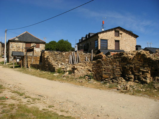 Arrivée dans le village de Foncebadon