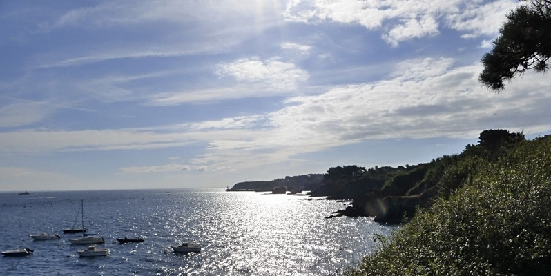 Vue au loin sur le Port Tudy