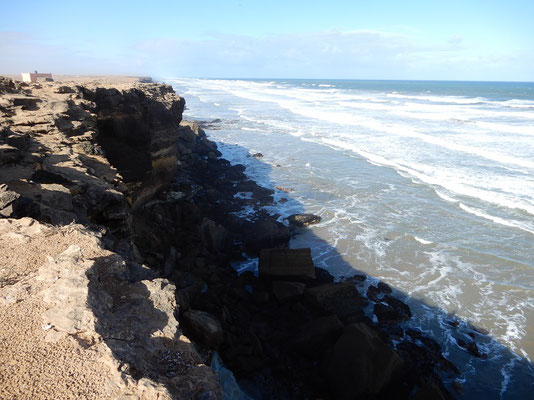 Schroffe Küstenabschnitte bei Tarfaya