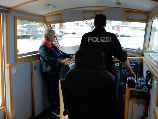 Im Polizeiboot
