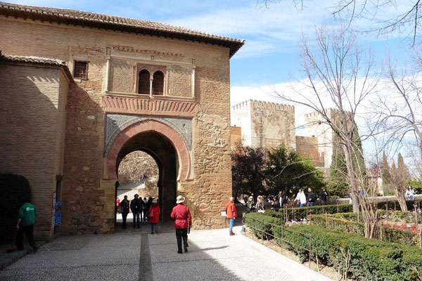 Puerta del Vino zur Alcazaba