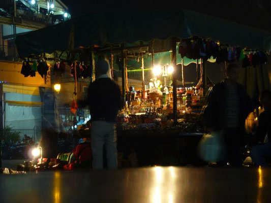 Gewürz und Duft-Verkäufer auf dem Place Djamâa el-Fna