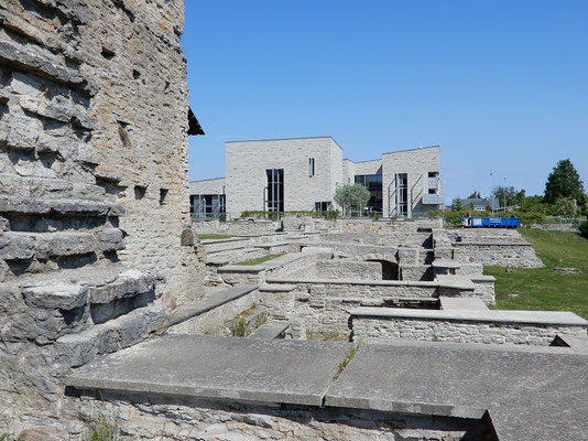 Klosterruine von Pirita - neues Nonnenkloster im modernen Bau