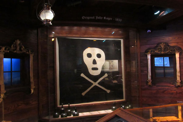 Pirate & Treasure Museum - Original Piratenflagge von 1850