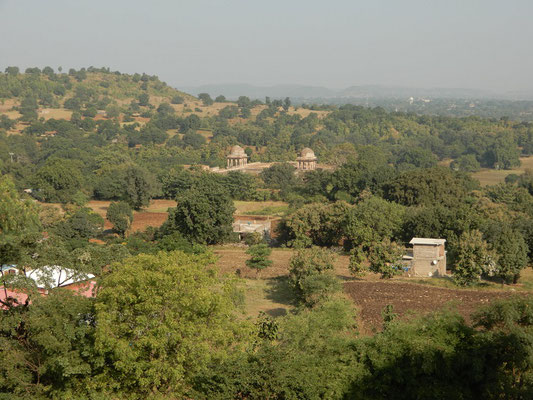 Blick vom Rupmati-Pavillion über Mandu