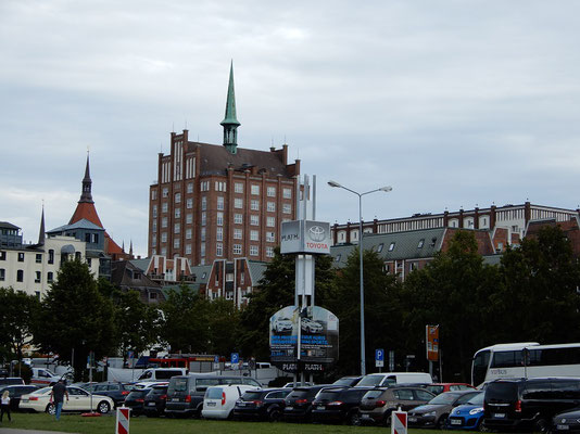 Silouette von Rostock vom Stadthafen aus gesehen