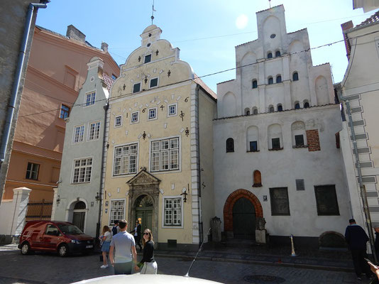 Drei Brüder -das Haus rechts ist das älteste erhaltene Wohnhaus Rigas