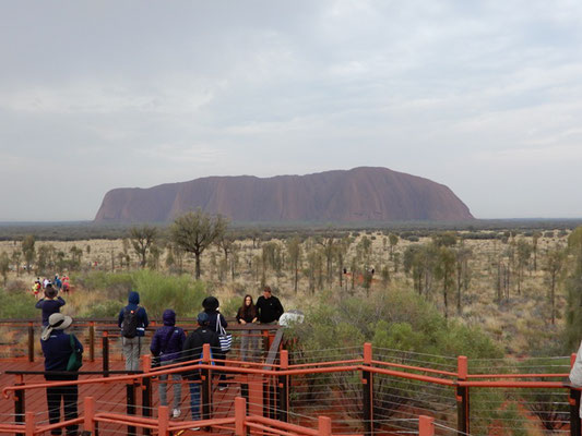 Uluru kurz nach dem kurzen Schauer